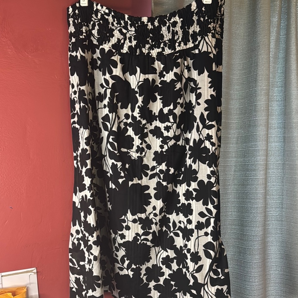 Floral Black and White Women's Skirt - Picture 2 of 7